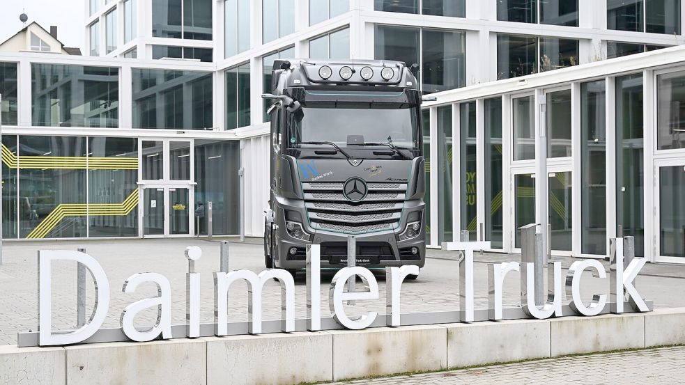 Daimler Truck: Konzern plant neues Werk in Tschechien. (Archivbild) Foto: Bernd Weißbrod