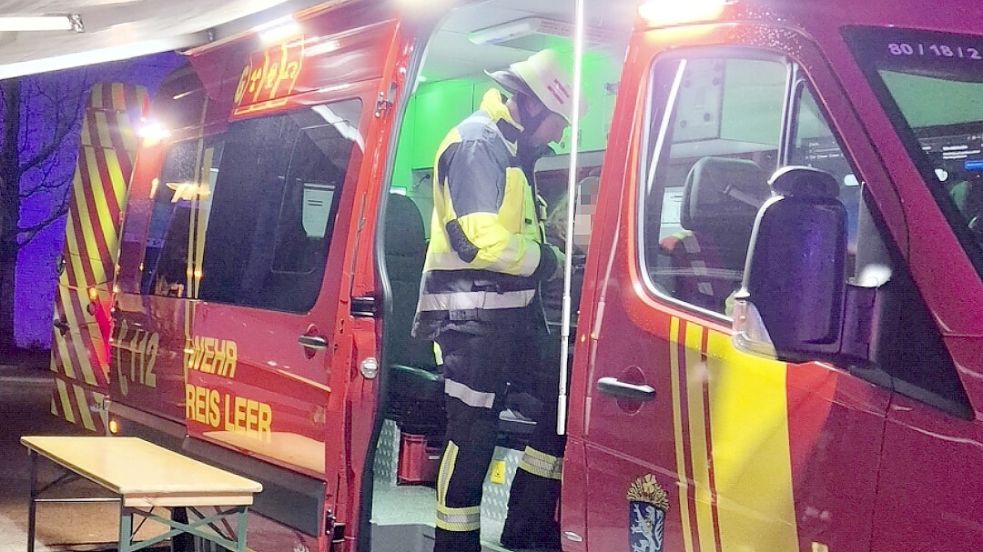 Auch der Gefahrgutzug der Kreisfeuerwehr Leer war im Einsatz. Foto: R. Iwanoff/Feuerwehr