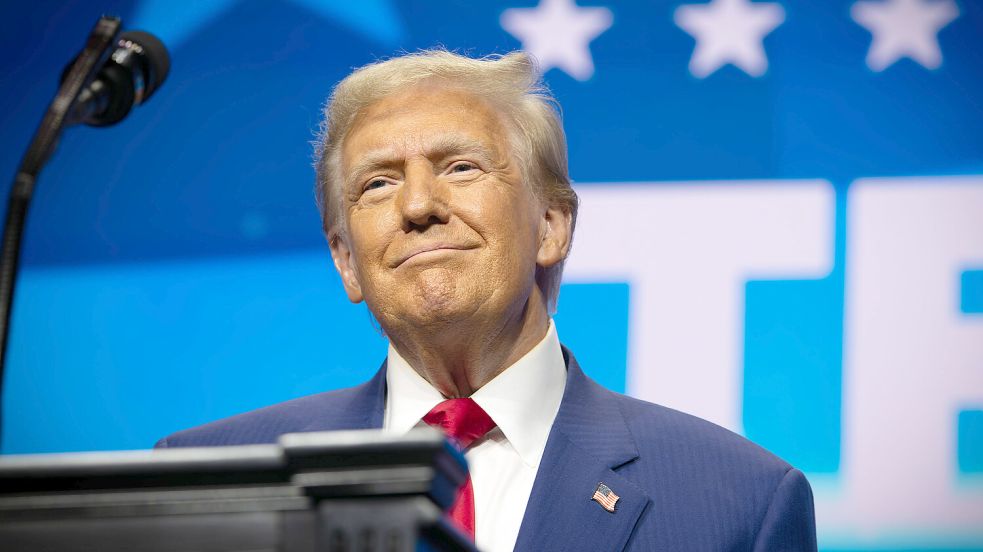 Dabei sein reicht nicht: Donald J. Trump, Präsident der USA, steht offenbar gern im Mittelpunkt. Foto: IMAGO/ZUMA Press Wire