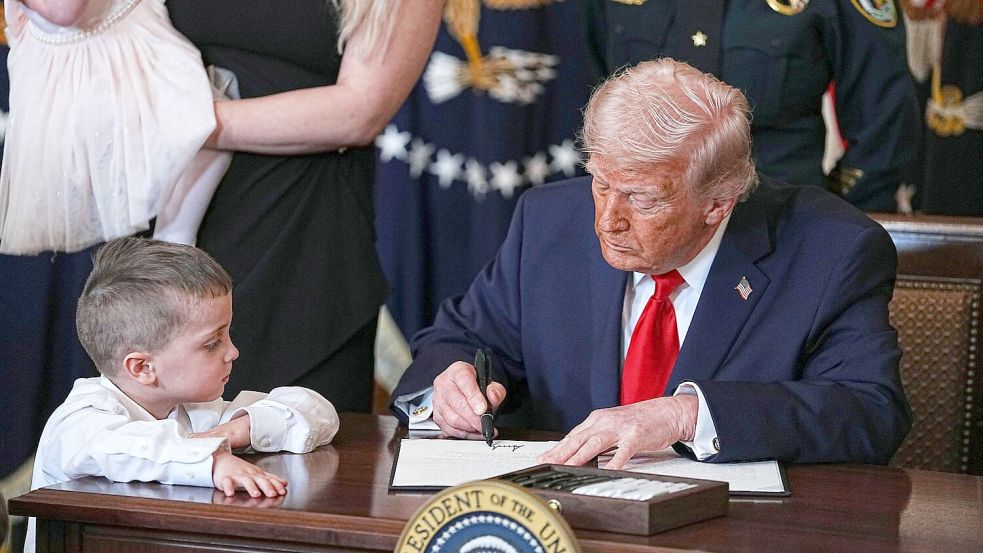 Trump hat eine klare Meinung zum US-Geburtsrecht. (Archivbild) Foto: Allison Robbert/AP/dpa