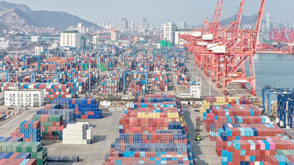 Durch den Iran-Krieg steigen die Energie-Preise. Das belastet auch Exporteure in China. (Archivbild) Foto: Wang Jianmin/XinHua/dpa