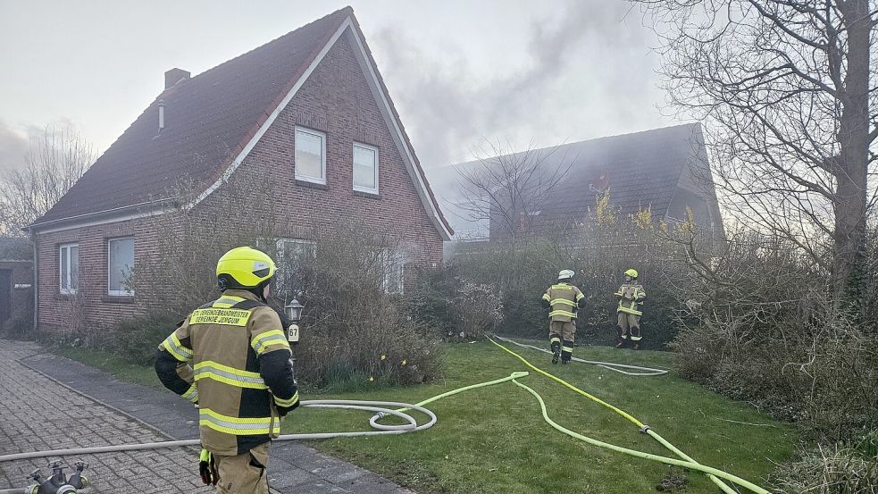 Die Übung der Jemgumer Feuerwehren am Dienstagabend kam überraschend. Foto: Feuerwehr Jemgum