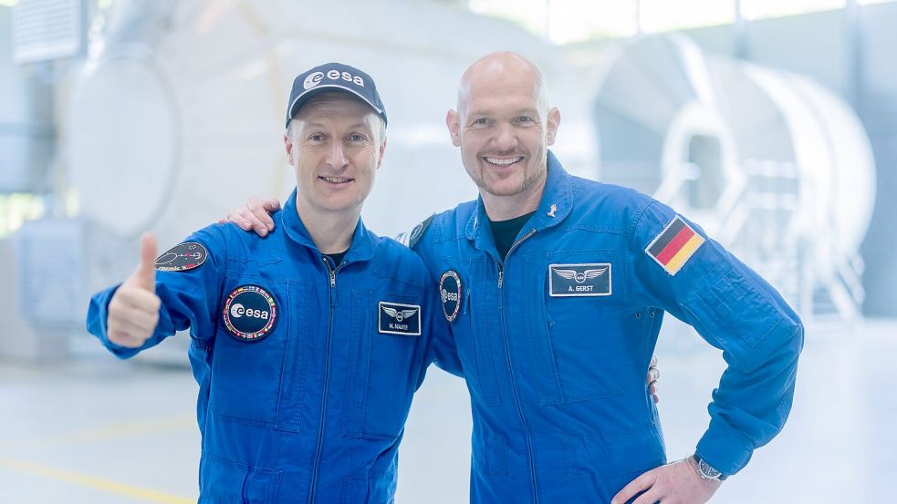 Die beiden deutschen Astronauten würden auch gerne zum Mond fliegen. Foto: Rolf Vennenbernd