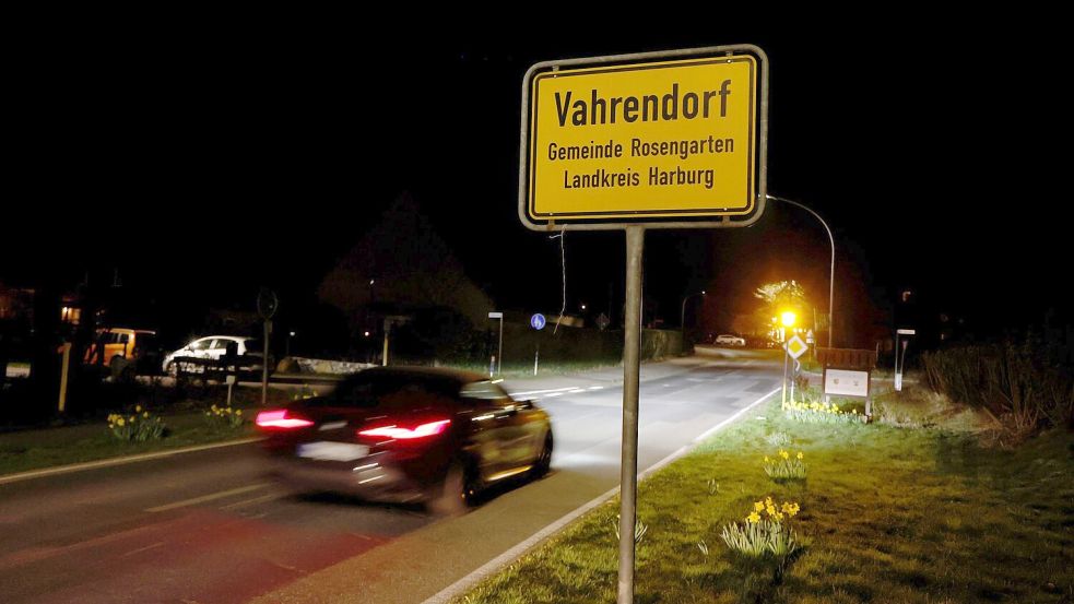 Details zu dem Fund in der Gemeinde Rosengarten nahe Hamburg gab es zunächst kaum. Foto: Georg Wendt
