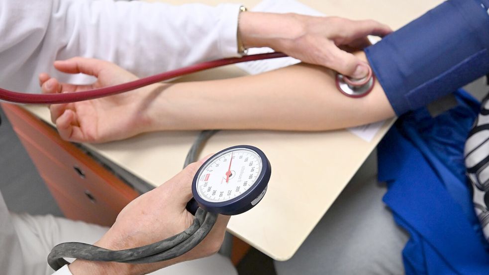 Fast die Hälfte der Gesundheitsausgaben entfiel 2024 auf ambulante Einrichtungen wie Arztpraxen. (Symbolbild) Foto: Bernd Weißbrod