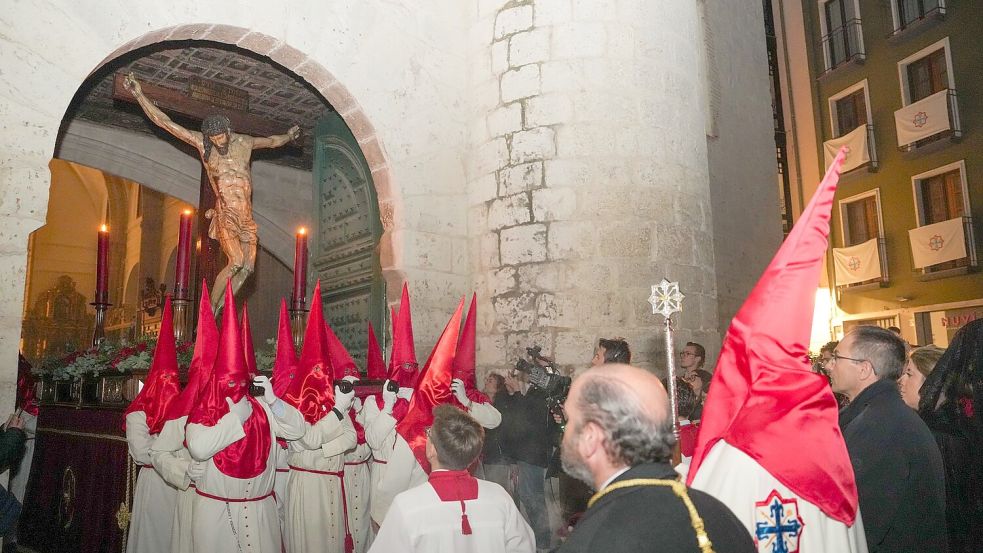 Die Umzüge muten für viele mysteriös an, können sogar für eine Gänsehaut sorgen, was auch ihren Reiz ausmacht. Foto: Photogenic/Claudia Alba/EUROPA P