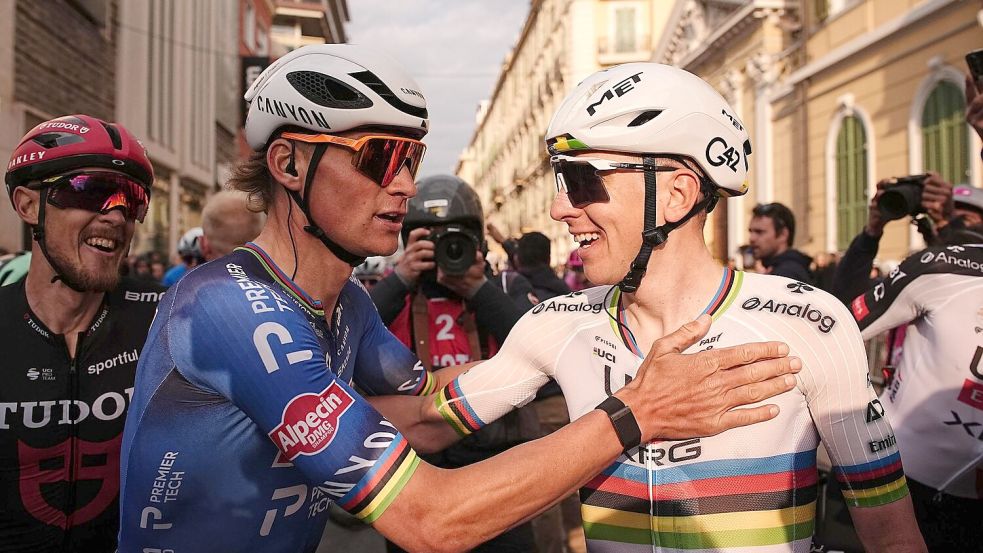Mathieu van der Poel und Tadej Pogačar: Wer gratuliert am Sonntag wem? (Archivbild) Foto: Marco Alpozzi/LaPresse/AP/dpa