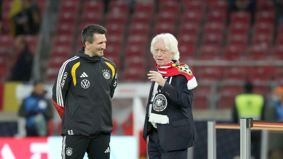 Weiß von keinen Gesprächen mit Löw: Ghanas Sportdirektor Winfried Schäfer (r). (Archivbild) Foto: Christian Charisius/dpa
