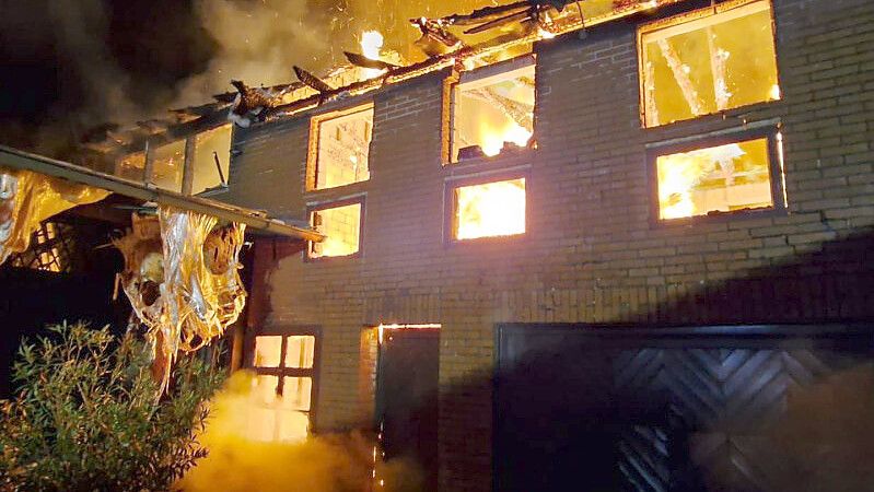 Durch das schnelle Eingreifen der Feuerwehr konnte eine weitere Ausbreitung des Feuers verhindert werden. Foto: Feuerwehr