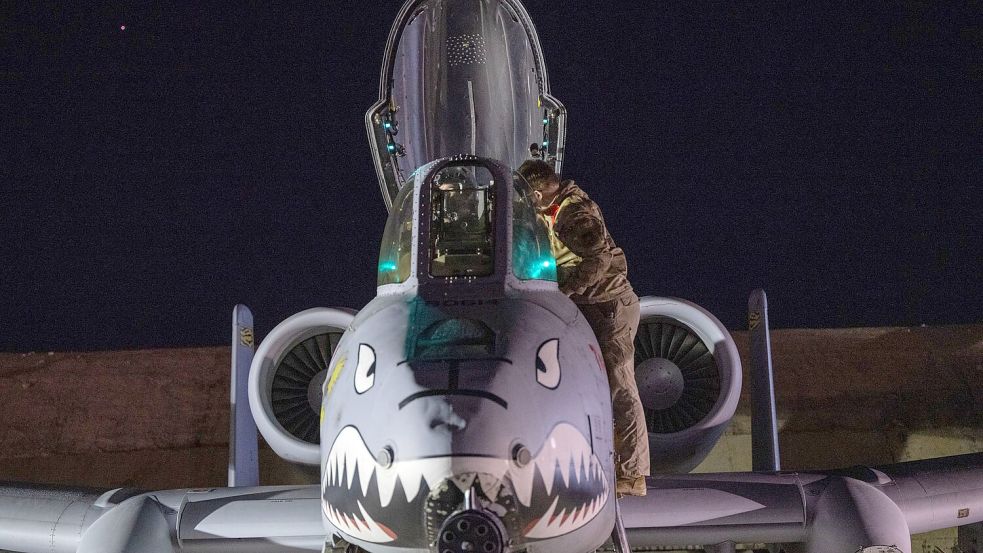 Auch ein Kampfjet vom Typ A-10, der an der Such- und Rettungsmission beteiligt war, stürzte ab. (Archivbild) Foto: Uncredited/U.S. Air Force via DV