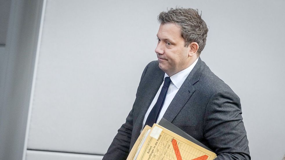 Bundesfinanzminister Lars Klingbeil startet mit mehreren europäischen Kollegen eine Initiative für eine Übergewinnsteuer. (Archivbild) Foto: Kay Nietfeld/dpa