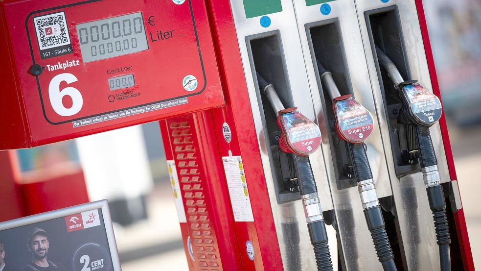 Seit Mittwoch dürfen die Spritpreise an den Tankstellen nur noch einmal täglich um 12 Uhr mittags erhöht werden. (Archivbild) Foto: Philip Dulian