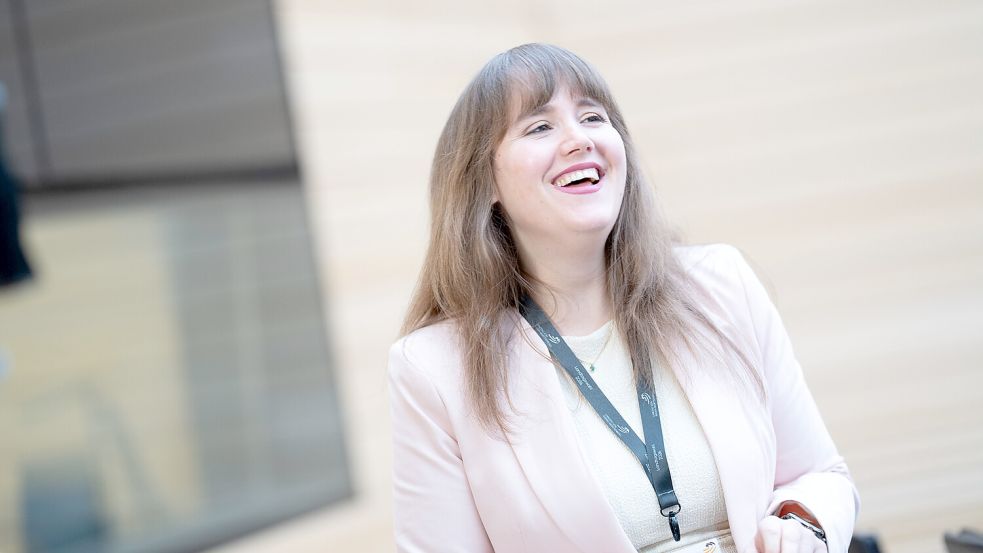 Sichtlich zufrieden mit ihrer aktuellen Rolle: Die Abgeordnete der Grünen Ricarda Lang. Foto: IMAGO/Chris Emil Janßen