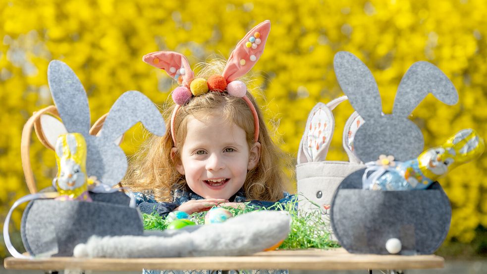 Ava (4) aus Leer freut sich über die Feierlichkeiten. Foto: Klaus Ortgies