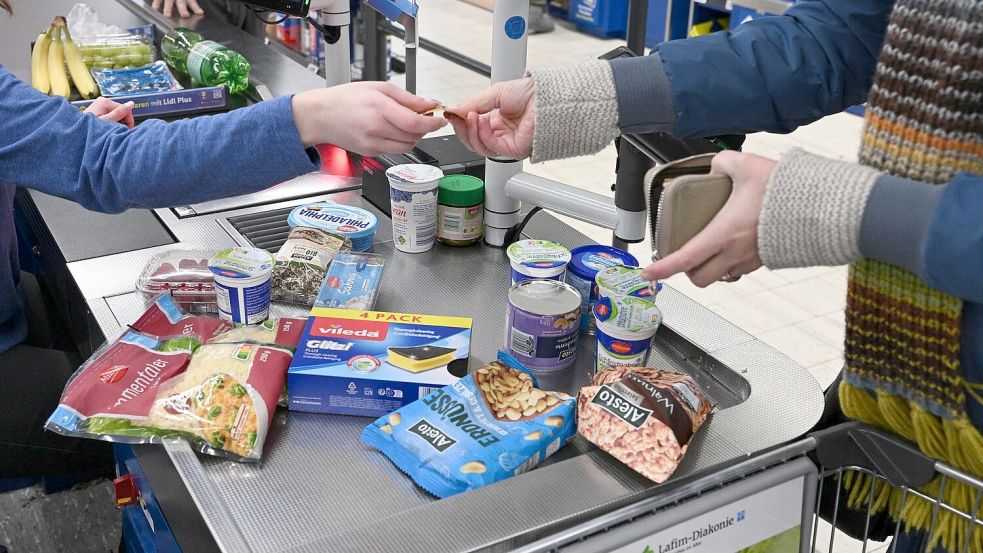 Viele Menschen in Deutschland kaufen mehrmals pro Woche Lebensmittel. (Symbolbild) Foto: Jens Kalaene