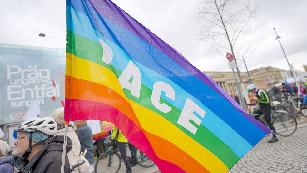 Insgesamt gab es in mehr als 100 Orten bundesweit Demonstrationen. Foto: Enrique Kaczor/dpa