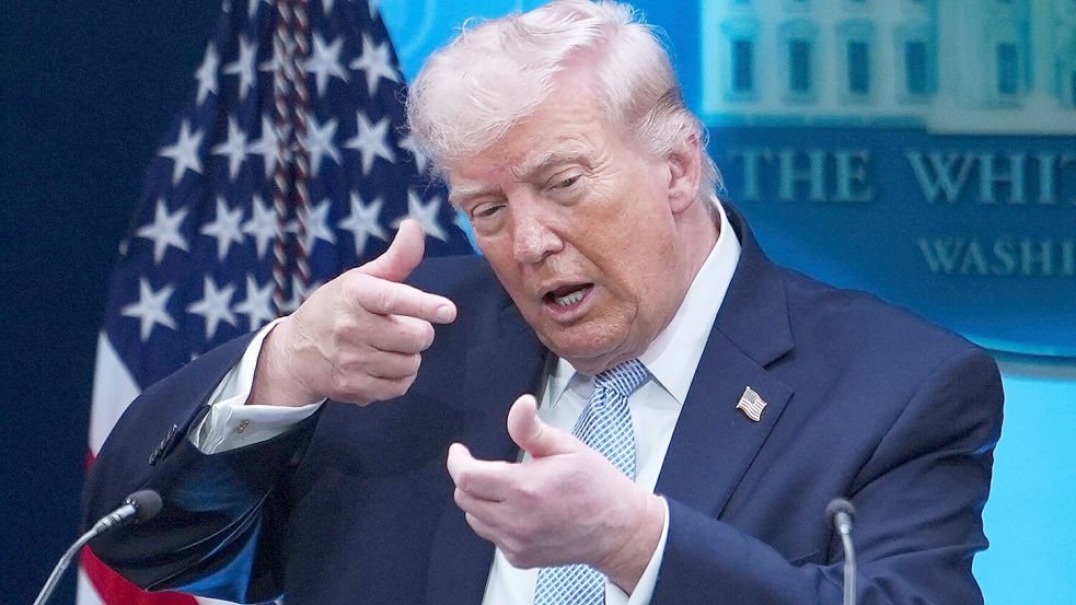 Trump droht mit einer schnellen Zerstörung von Brücken und Kraftwerken im Iran. Foto: Julia Demaree Nikhinson