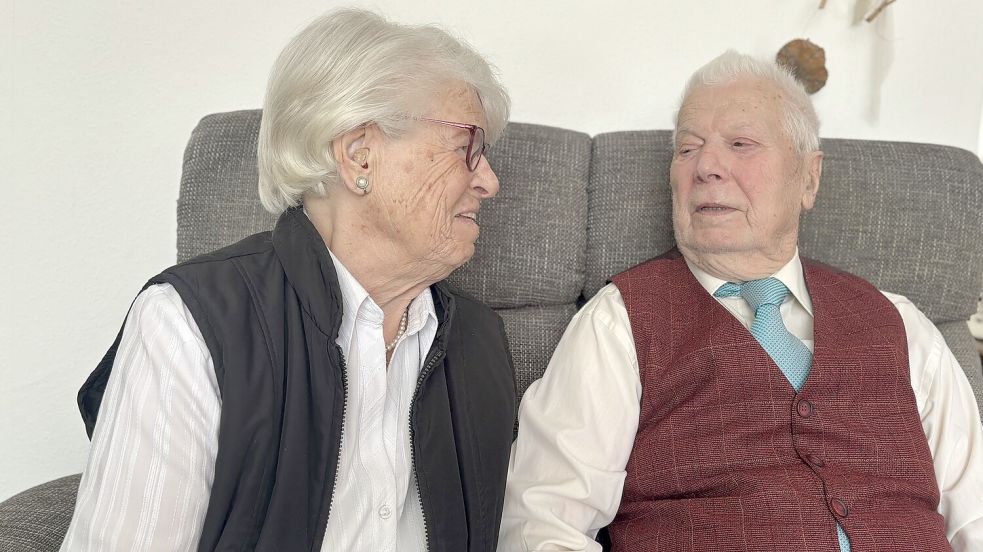 Waltraud und Georg Maraun haben sich vor 73 Jahren kennen und lieben gelernt. Foto: Jasmin Oltmanns