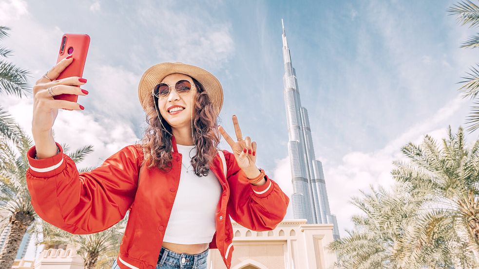 Viele Influencer und Content Creator aus Deutschland wandern nach Dubai aus. Aber wie frei ist das Leben in der islamischen Metropole wirklich? Foto: IMAGO / Depositphotos