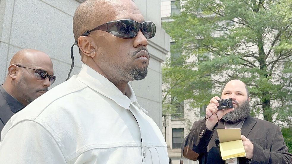 Über die geplanten Auftritte von Kanye West in London wird hitzig diskutiert. (Archivbild) Foto: Larry Neumeister/AP/dpa