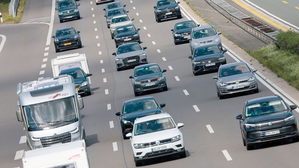 In Deutschland sind im März deutlich mehr Autos neu zugelassen worden als im Vorjahresmonat. (Archivbild) Foto: Thomas Banneyer