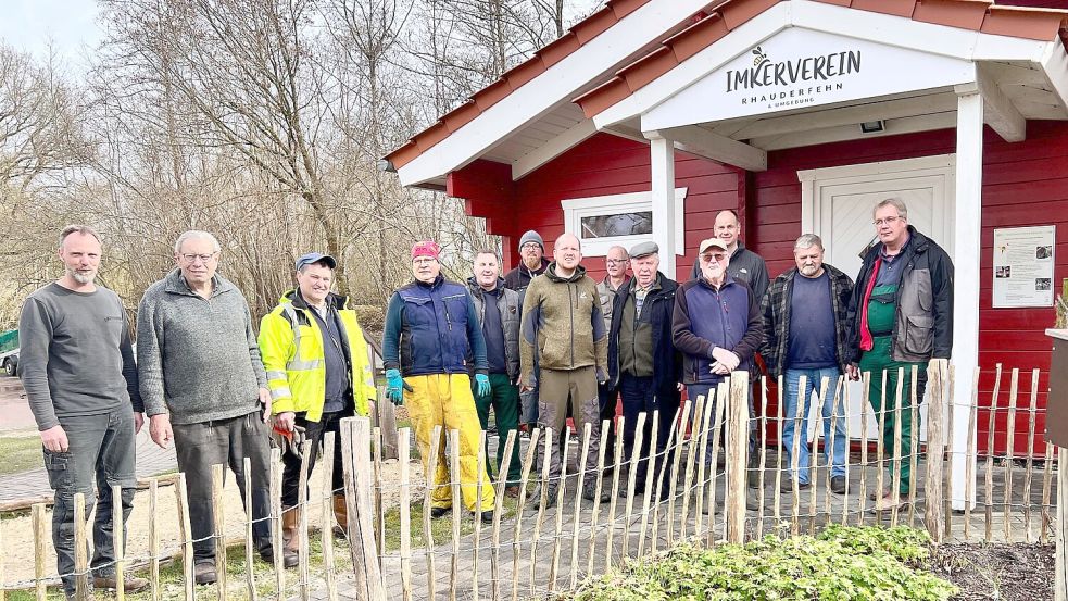 Der Imkerverein Rhauderfehn eröffnet am 18. April in Ostrhauderfehn seinen neuen Bienenlehrpfad. Informationstafeln entlang der Strecke geben Einblicke in das Leben der Honigbienen, ihre Bedeutung für Natur und Umwelt sowie in die Arbeit der Imkerei. Foto: Verein