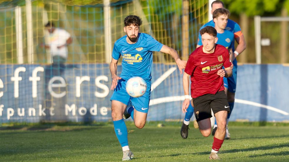 Kassem Mdayhli (links) verlässt Germania Leer am Saisonende. Archivfoto: Jens Doden/ Emden
