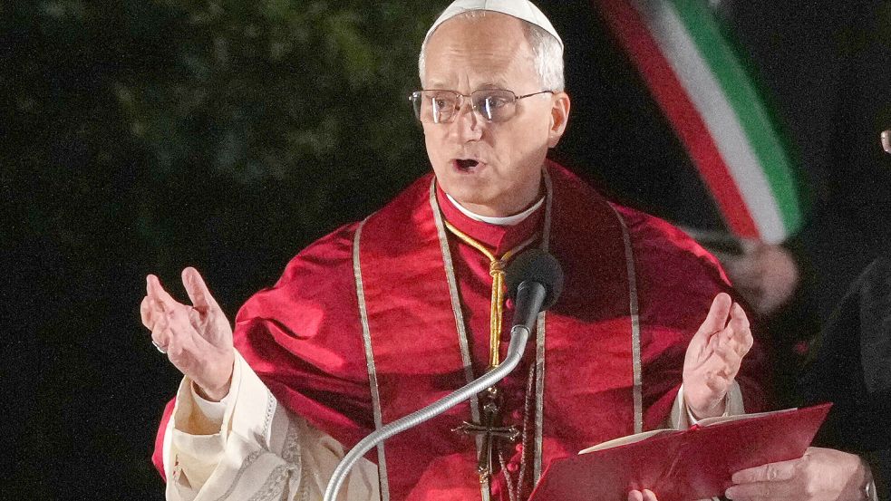 Anfang Juni reist Papst Leo XIV nach Spanien. Bei den Kosten beschreitet die Kirche dieses Mal andere Wege. Foto: dpa/picture alliance/AP/Alessandra Tarantino