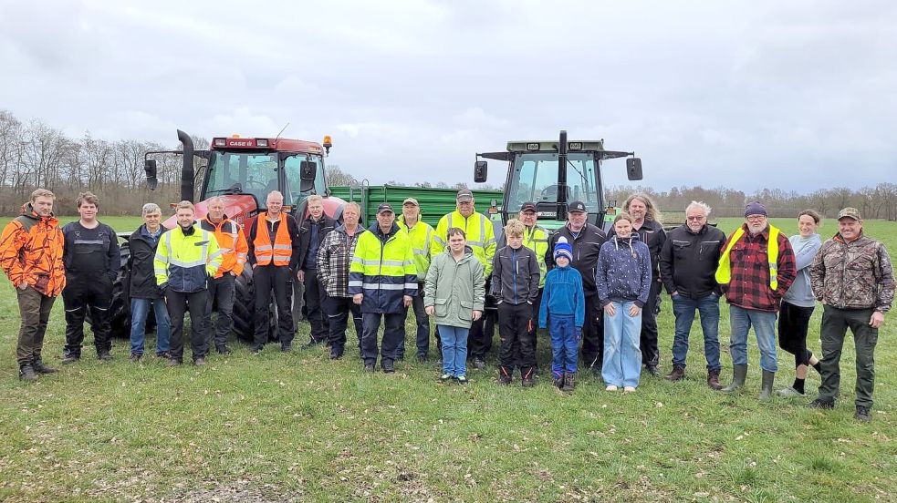Die Müllsammler der Jagdgenossenschaft Ramsloh-West vor ihrer Umweltaktion. Foto: privat