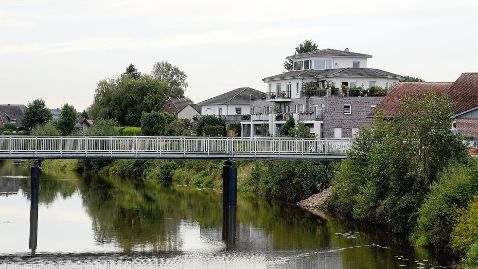 Wie gut fügen sich Mehrparteienhäuser in die Siedlungen mit Einfamilienhäusern ein? Um Fehlentwicklungen zu vermeiden, soll der Bau-Turbo in Moormerland nicht überall eingesetzt werden. Foto: Karin Lüppen/Archiv