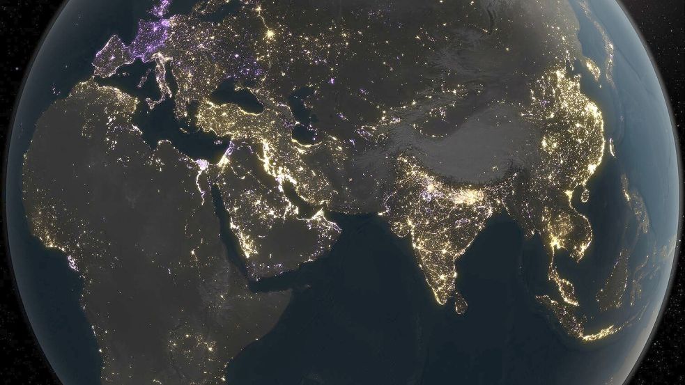 Der Blick auf die Erde zeigt die menschlichen Aktivitäten anhand der Emissionen von künstlichem Licht Foto: Michala Garrison/NASA Earth Obse