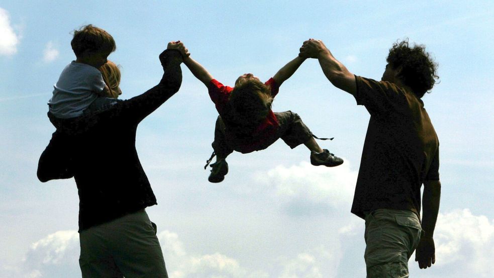 Mit ihren Geschwistern haben viele Menschen die längste Beziehung in ihrem Leben. (Symbolbild) Foto: picture alliance / dpa