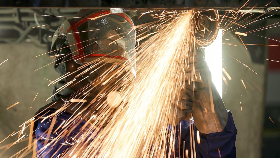 In der deutschen Industrieproduktion zeichnet sich noch keine Trendwende ab. (Symbolbild) Foto: Jan Woitas
