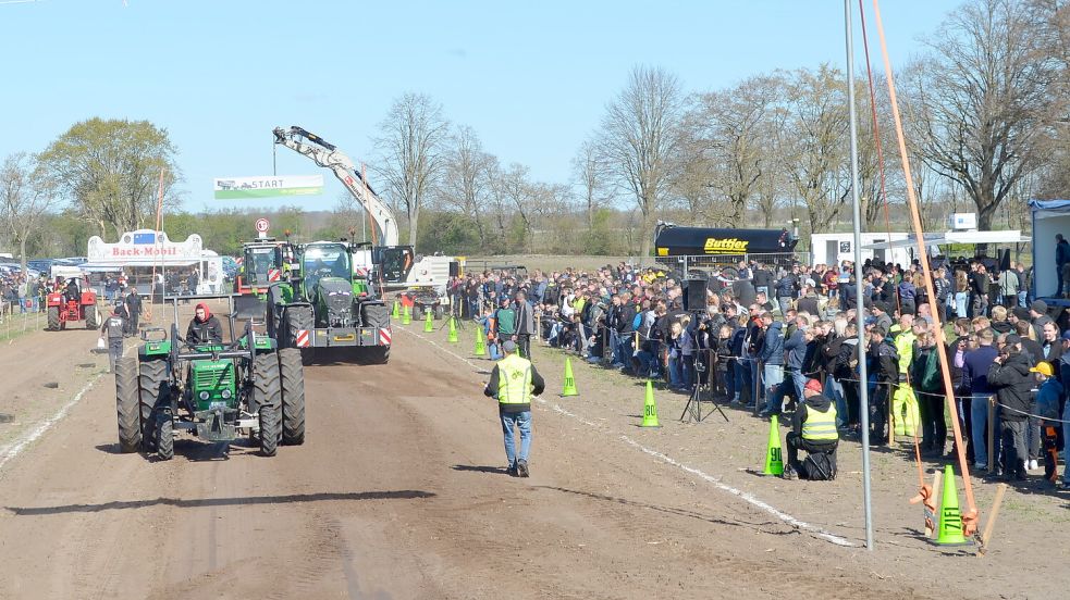 In Breinermoor gibt es wieder einen Trecker-Treck. Foto: Archiv