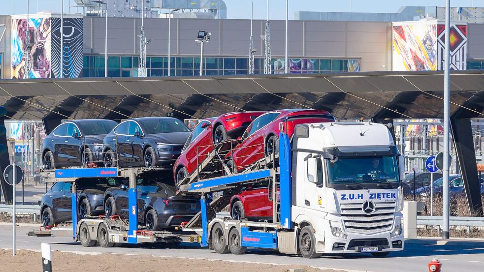 Die Nachfrage nach Teslas E-Autos hat im März in Deutschland wieder deutlich zugelegt. (Archivbild) Foto: Patrick Pleul