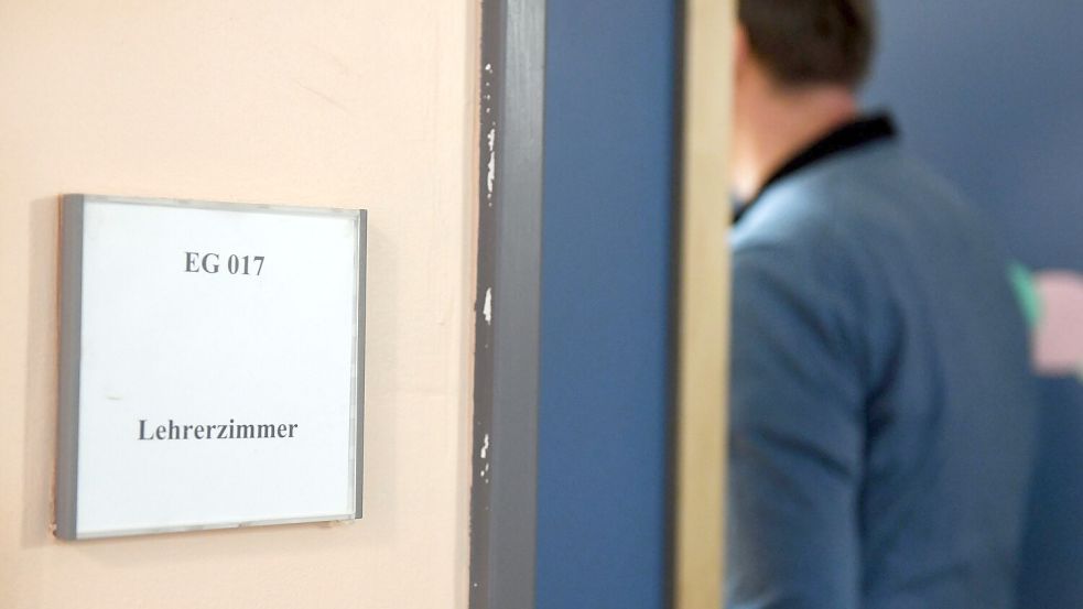 Die Polizei führt Opfer nur dann als Lehrkräfte in ihrer Statistik auf, wenn ein sachlicher Zusammenhang zwischen der Straftat und der beruflichen Tätigkeit besteht. (Symbolbild) Foto: Maurizio Gambarini/dpa