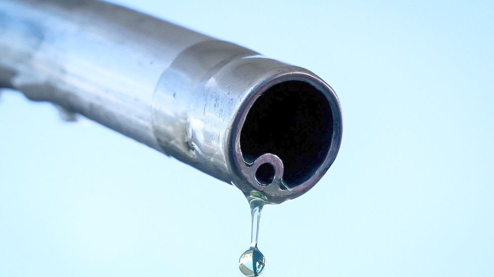 Teure Tropfen: Ist der Spritpreis nur ein Ärgernis – oder auch die Einladung zu einer mutigen Politik? Foto: Alain Jocard/AFP/dpa