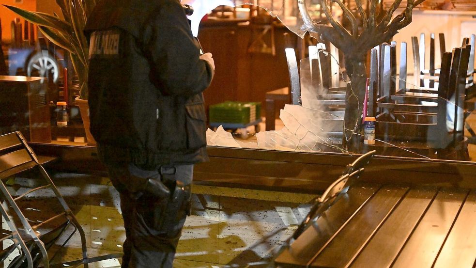 Polizei spricht von politischer Brisanz bei dem Einsatz. Foto: Felix Hörhager