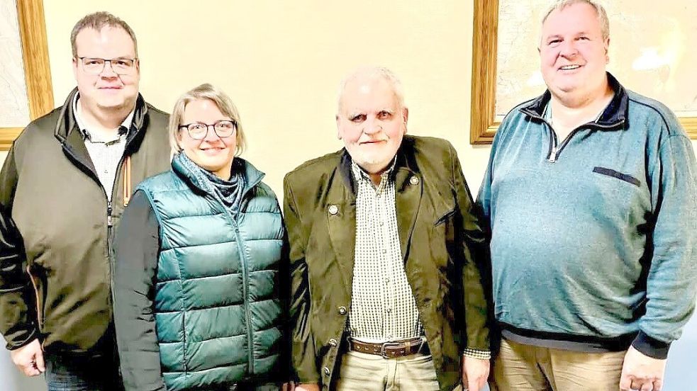 Den Vorstand des Hegerings Leer bilden (von links): Stellvertretender Leiter Manfred Hilbrands, Kassenwartin Gundula Hilbrands, Leiter Reinhard Leising und Schriftführer Erich Delfs.