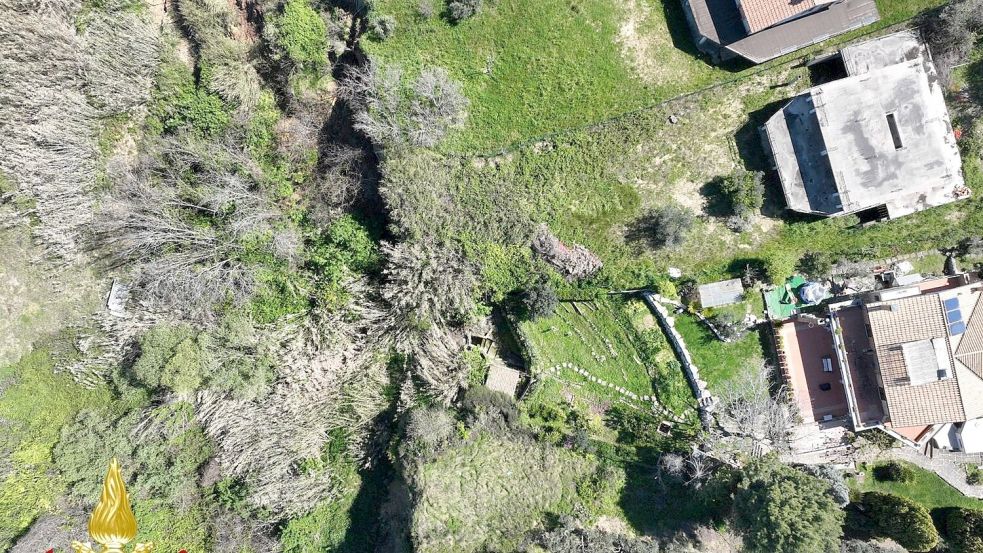 Unwetter mit heftigen Regenfällen haben die Erde Anfang der Woche in Süditalien wieder in Bewegung gesetzt. Foto: -/Vigili Del Fuoco/dpa