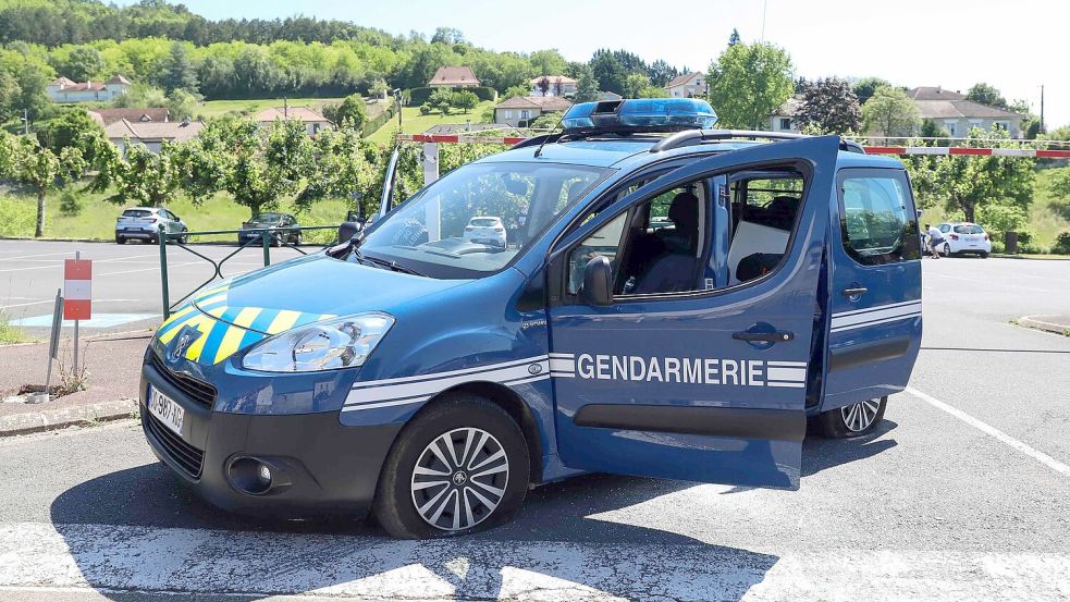 Polizeibeamte haben in einem Lieferwagen einen neunjährigen Jungen entdeckt, der dort über ein Jahr gefangen gehalten worden sein soll (Archivbild). Foto: Diarmid Courreges