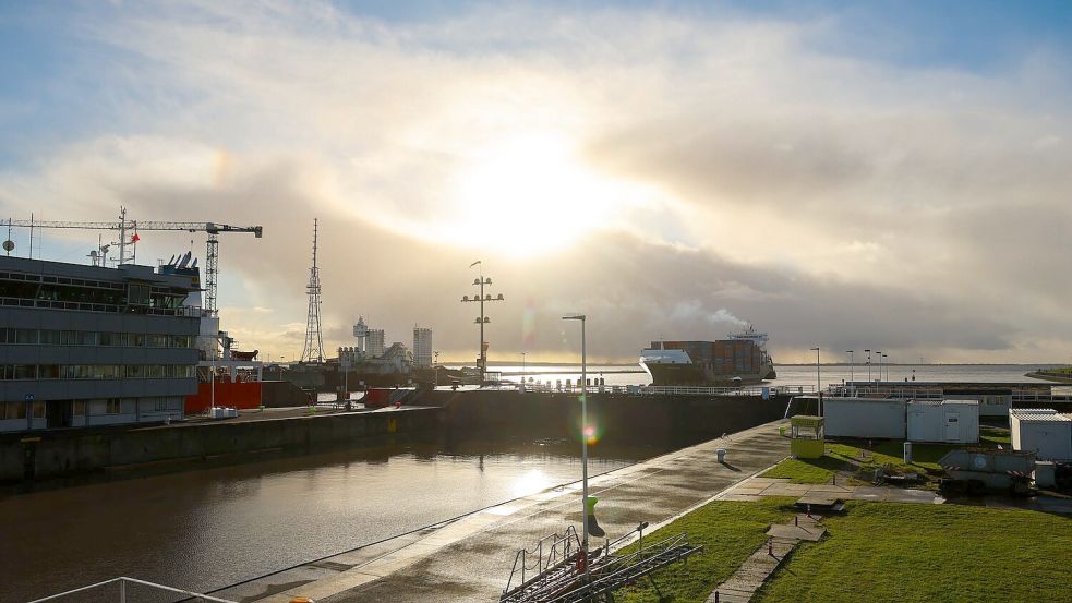 Den Nord-Ostsee-Kanal nutzen wieder mehr Schiffe. (Archivbild) Foto: Christian Charisius