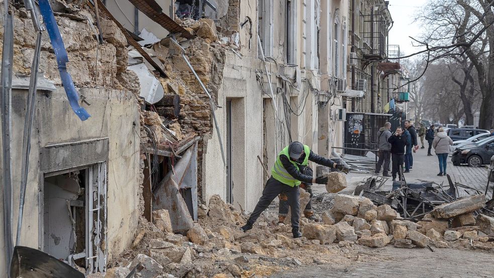 Anlässlich des orthodoxen Osterfests sollen im Ukraine-Krieg die Waffen für eine begrenzte Zeit schweigen. (Archivbild) Foto: Oleg Grekov/AP/dpa