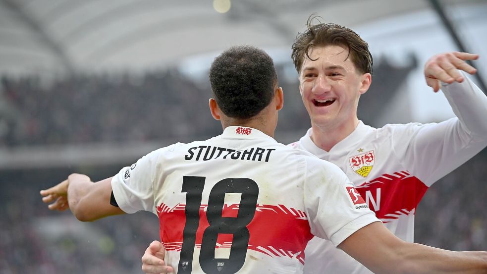 Brachte den VfB gegen den HSV in Führung: Angelo Stiller (r.). Foto: Katharina Kausche