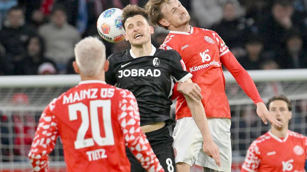 Die Mainzer um Abwehrspieler Posch hatten viele hohe Bälle zu verteidigen. Foto: Torsten Silz