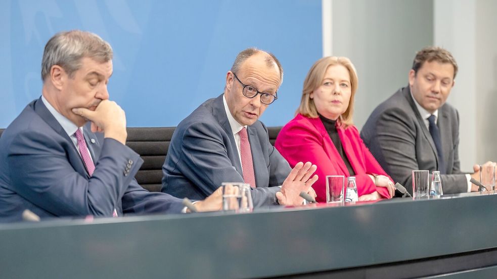 Vor dem Wochenende hatte sich der Streit innerhalb der Koalition über Entlastungen der Verbraucher angesichts der hohen Spritpreise verschärft. Foto: Michael Kappeler/dpa