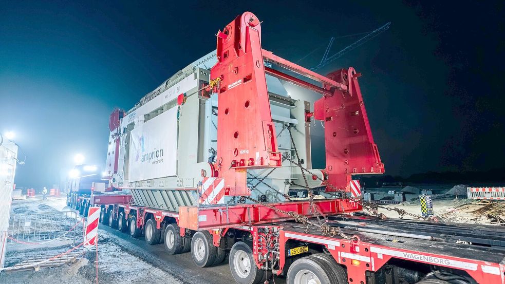 Gleich vier dieser Giganten werden in der Woche ab dem 20. April 2026 durch Emden transportiert. Foto: Amprion