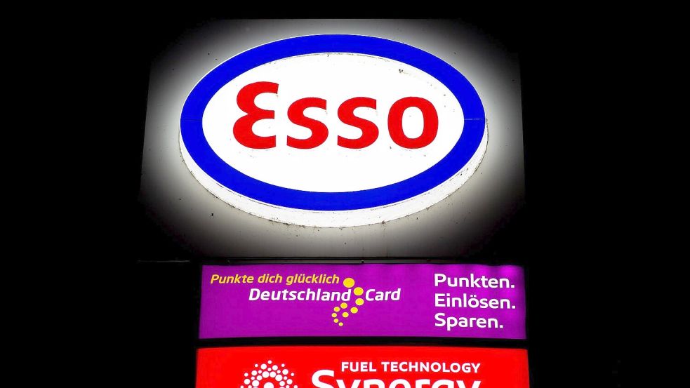 Bertelsmann will das Deutschland-Card Rabattprogramm einstellen, dessen Nutzerinnen und Nutzer unter anderem bei Esso Punkte sammeln können. (Archivbild) Foto: Hauke-Christian Dittrich