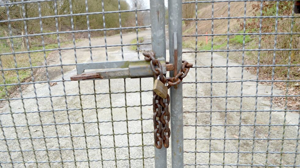 Noch ist das Gelände nicht öffentlich zugänglich. Es gehört dem Papenburger Bauunternehmen Bunte, das dort seit rund 25 Jahren Sand abbaut. Im Spätsommer 2026 werden diese Arbeiten abgeschlossen sein. Die Gemeinde Rhauderfehn ist mit der Firma über die Nachnutzung des Geländes im Gespräch. Foto: Astrid Fertig