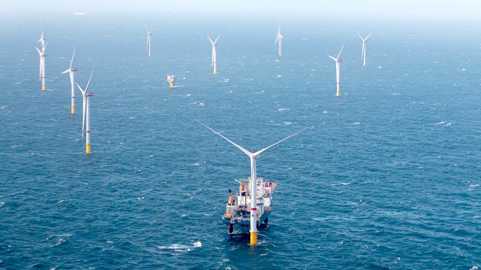 Die Windräder in der Nord- und Ostsee weisen inzwischen eine Leistung von 10,2 Gigawatt auf. (Archivbild) Foto: Kurt Desplenter/BELGA/dpa